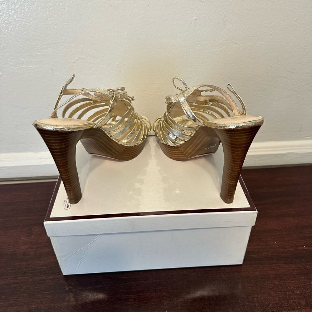 Coach Women’s platform heel leather sandal in gold size 7 - Picture 11 of 14
